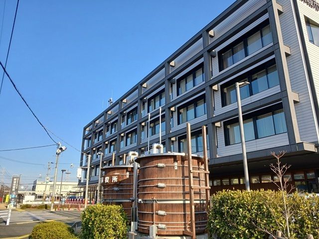 近くの新城市役所まで700m（徒歩9分）