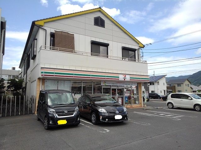 近くのコンビニまで600m（徒歩8分）