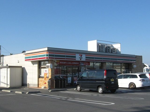 近くのコンビニまで550m（徒歩7分）