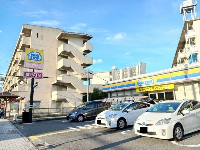 近くのミニストップ尼崎口田中店まで270m(徒歩4分)