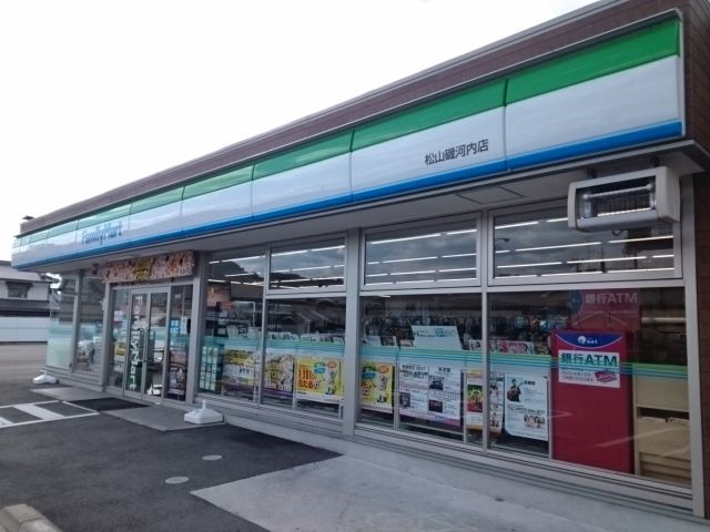 近くのファミリーマート磯河内店様まで600m（徒歩8分）
