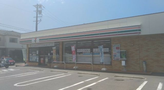 近くのセブンイレブンまで450m（徒歩6分）