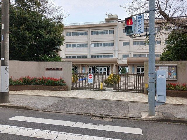 近くの大津が丘第二小学校まで1,381m(徒歩18分)