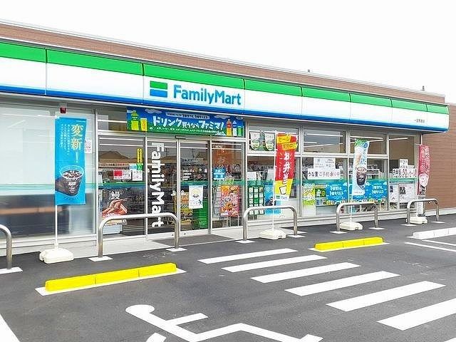 近くのファミリーマート 馬寄店まで700m(徒歩9分)