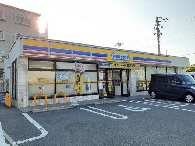 近くのコンビニまで500m（徒歩7分）