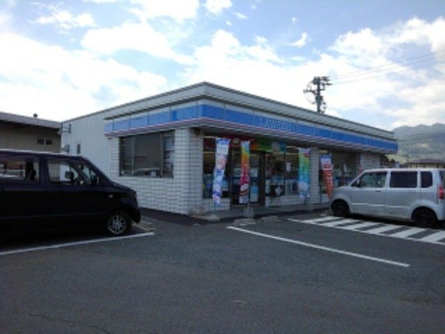 近くのローソン更埴埴生店まで750m(徒歩10分)