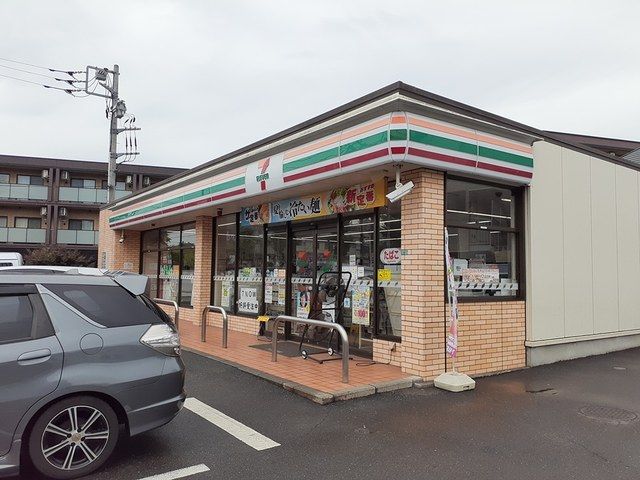 近くのセブンイレブンまで700m（徒歩9分）