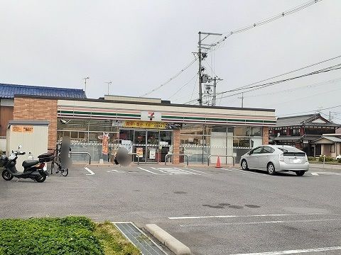 近くのコンビニまで440m（徒歩6分）