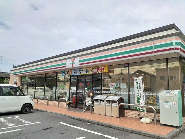 近くのコンビニまで360m（徒歩5分）