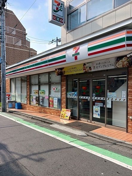 近くのセブンイレブン新宿大久保３丁目まで133m（徒歩2分）