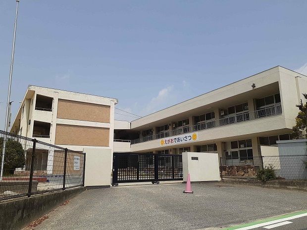 近くの小学校まで2,700m（徒歩34分）