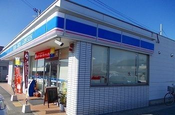 近くのコンビニまで1,000m（徒歩13分）
