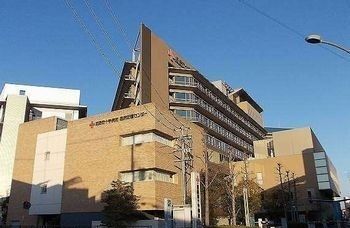 近くの病院まで2,100m（徒歩27分）