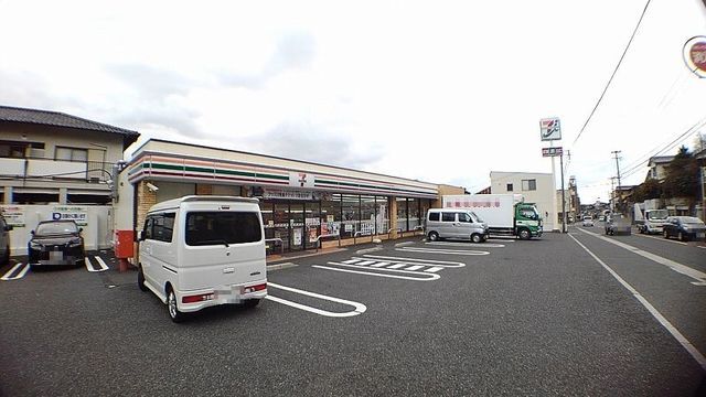 近くのコンビニまで400m（徒歩5分）