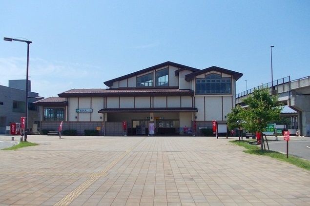 近くの西若松駅まで900m(徒歩12分)
