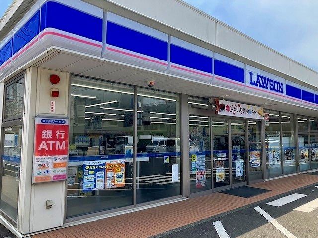 近くのコンビニまで70m（徒歩1分）