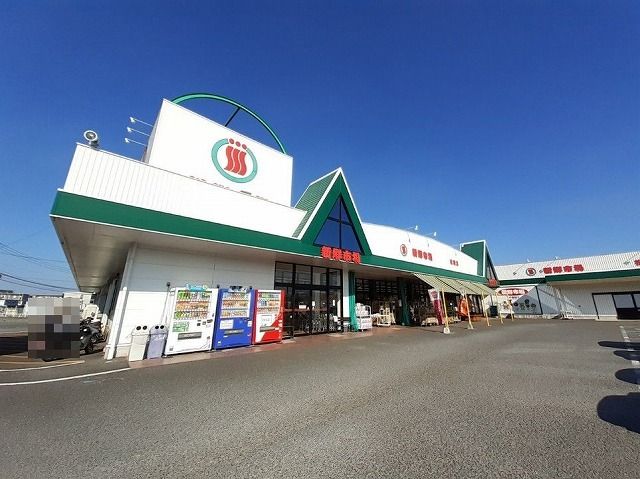 近くのスーパーまで700m（徒歩9分）