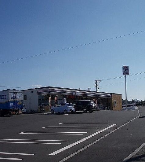 近くのセブンイレブン村原４丁目店まで1,300m（徒歩17分）