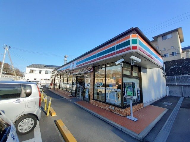 近くのセブンイレブン塩釜庚塚店まで1,300m（徒歩17分）