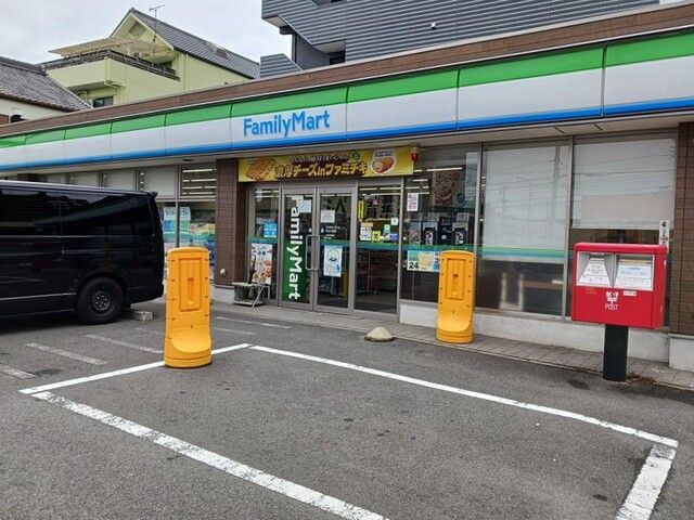 近くのファミリーマートまで290m(徒歩4分)