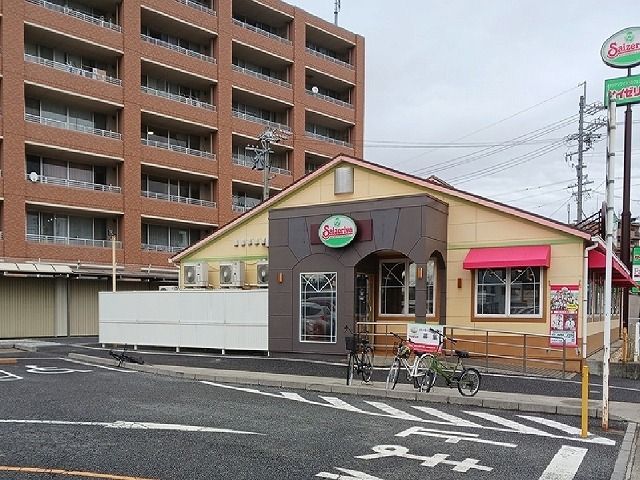 近くのサイゼリヤまで790m(徒歩10分)