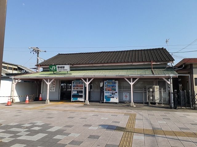 近くの野崎駅まで2,800m(徒歩35分)