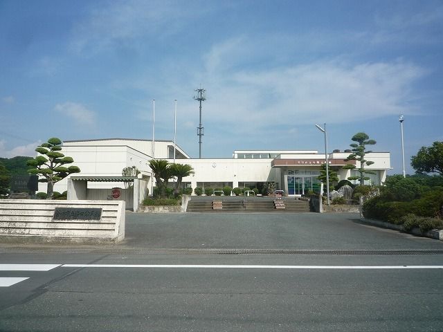 近くの岩田交流センターまで600m(徒歩8分)