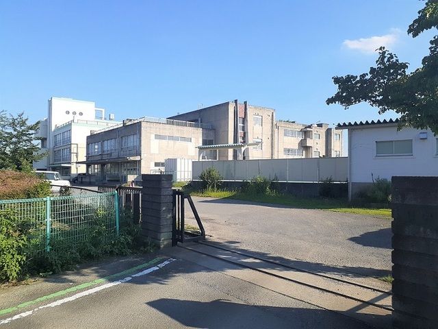 近くの北本市立東小学校まで350m（徒歩5分）