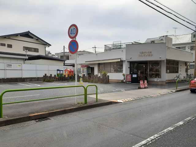 近くの飲食店まで550m（徒歩7分）