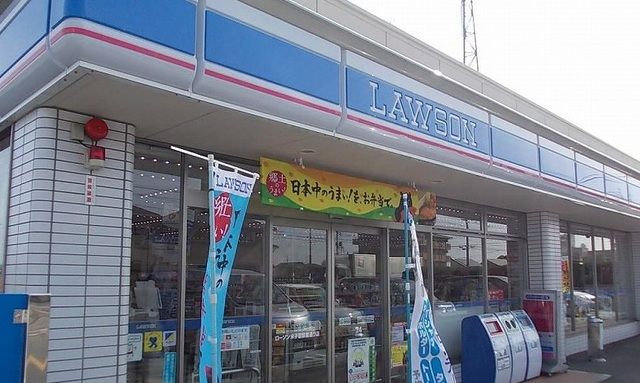 近くのコンビニまで260m（徒歩4分）