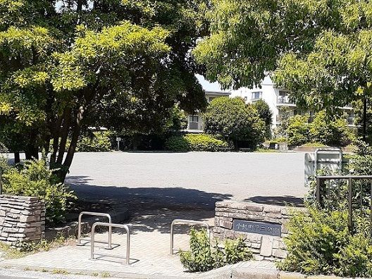 近くの小机町第二公園まで650m(徒歩9分)