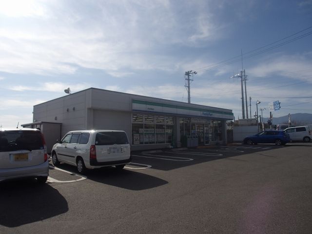 近くのファミリーマート法花大橋北店まで500m(徒歩7分)