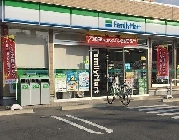 近くのコンビニまで750m（徒歩10分）