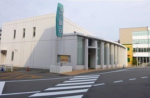 近くの山口銀行まで1,000m（徒歩13分）