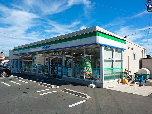 近くのファミリーマート浜松上西店まで450m(徒歩6分)