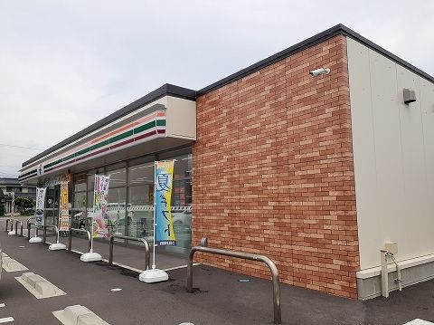 近くのセブンイレブン鴨島町鴨島店様まで300m（徒歩4分）