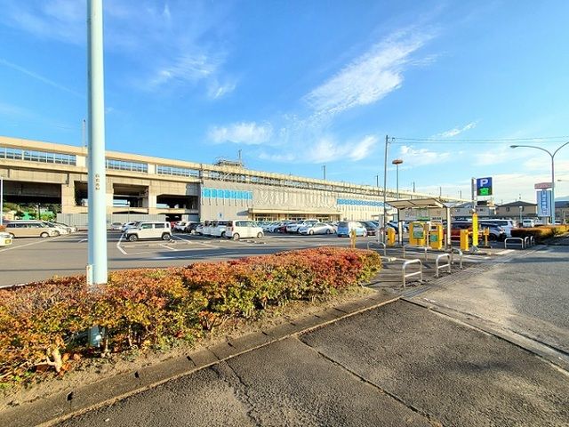 近くの駅まで1,300m（徒歩17分）