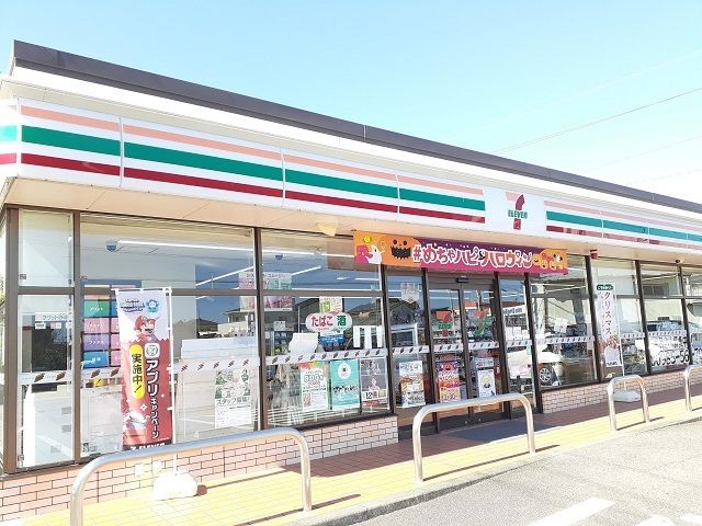 近くのセブンイレブン宮崎空港前店まで300m（徒歩4分）