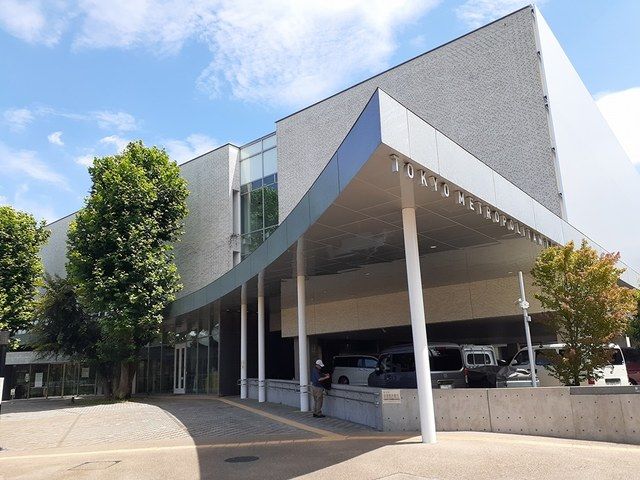 近くの都立多摩図書館まで1,000m（徒歩13分）