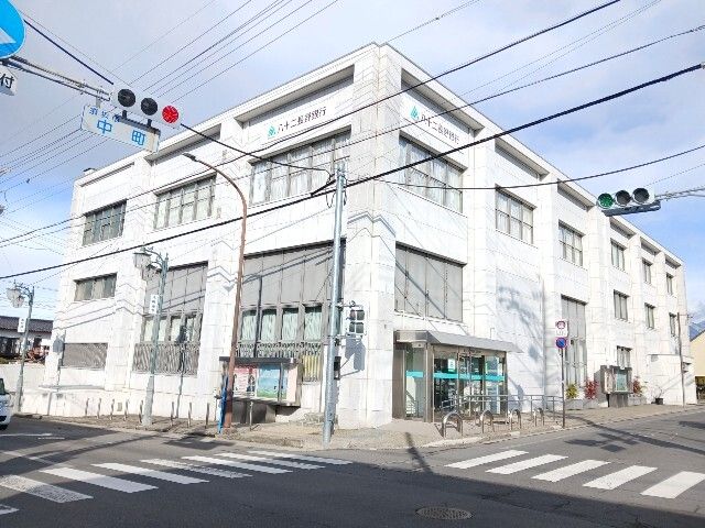 近くの八十二長野銀行須坂支店まで1,000m（徒歩13分）
