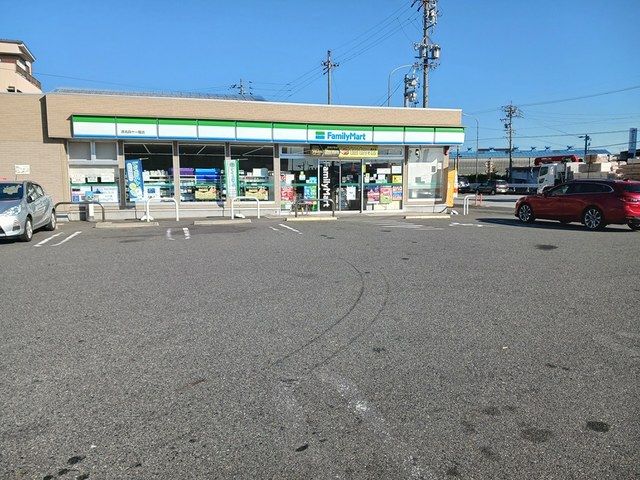 近くのコンビニまで490m（徒歩7分）