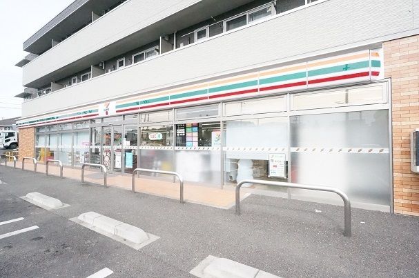 近くのコンビニまで350m（徒歩5分）