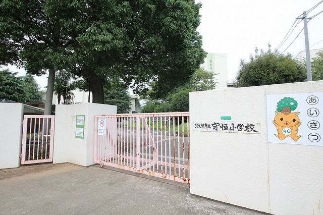 近くの小学校まで550m（徒歩7分）