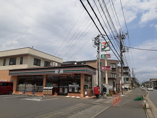 近くのコンビニまで800m（徒歩10分）