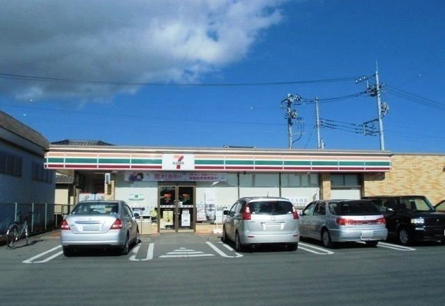 近くのセブンイレブン御殿場ぐみ沢南店まで300m（徒歩4分）