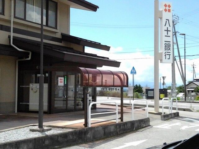 近くの銀行まで450m（徒歩6分）
