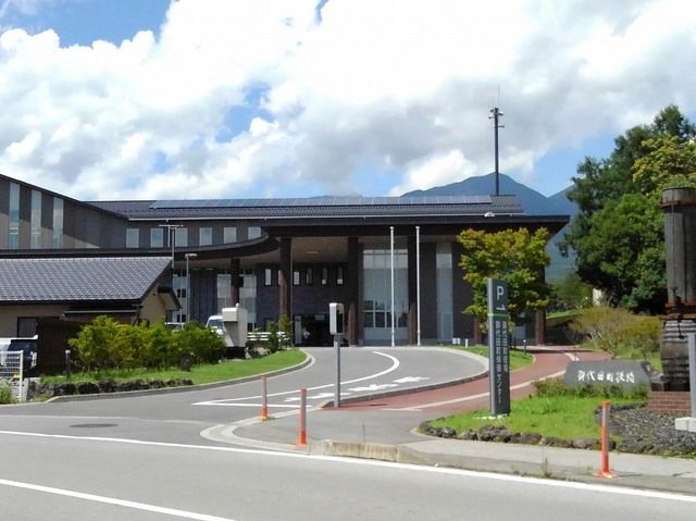 近くの役所まで700m（徒歩9分）