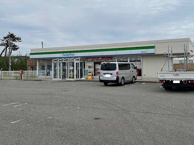 近くのファミリーマート 柏崎松波店まで850m(徒歩11分)