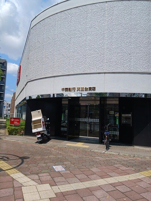 近くの銀行まで287m（徒歩4分）