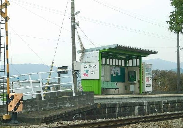 近くの高田駅まで700m（徒歩9分）
